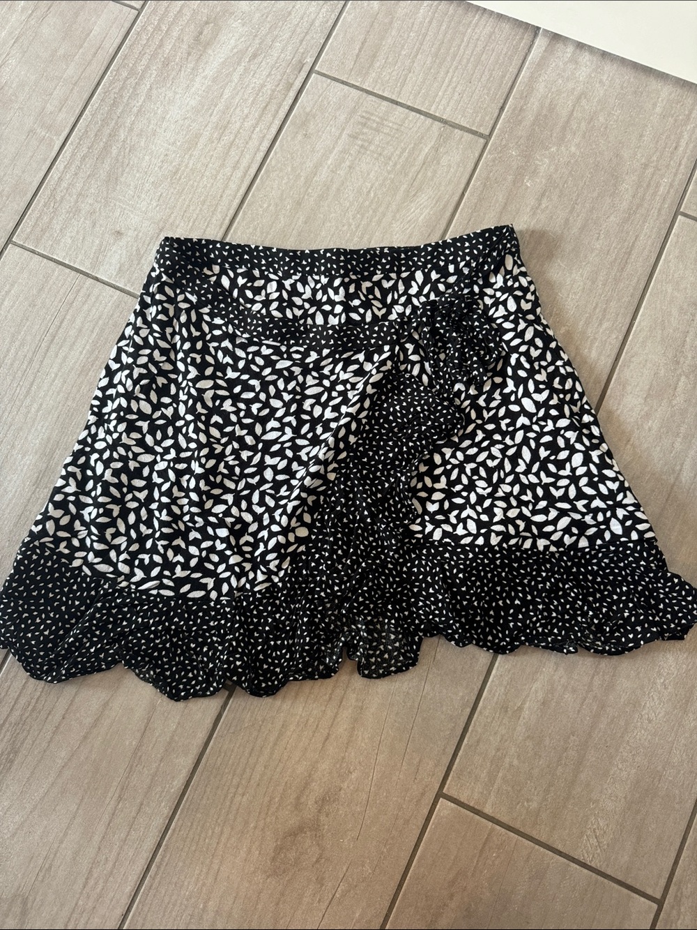 Banana Republic Black and White Mixed Print Ruffle Skirt